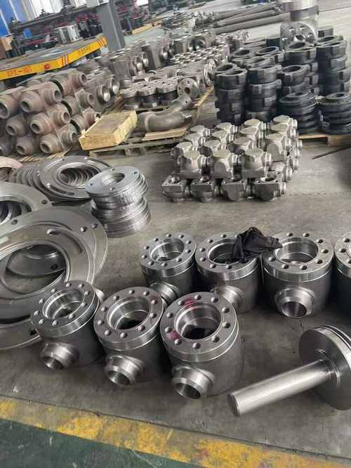 DEENPU Factory — Forged pipe fittings and hammer union stock at workshop